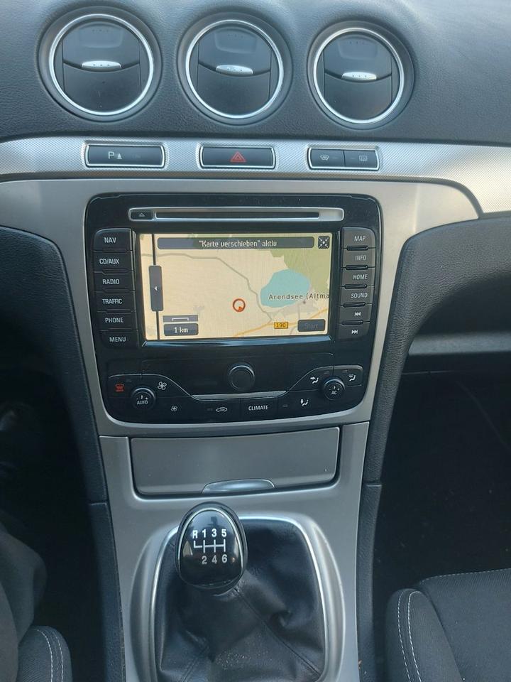 Ford S-Max 2010 — photo 14