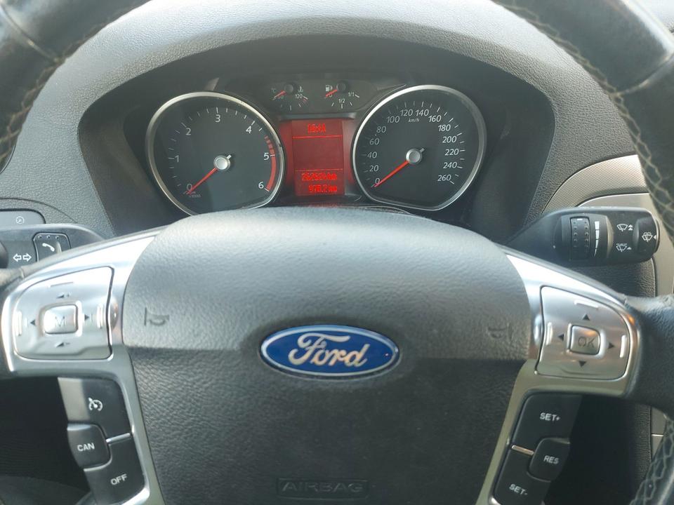 Ford S-Max 2010 — photo 15