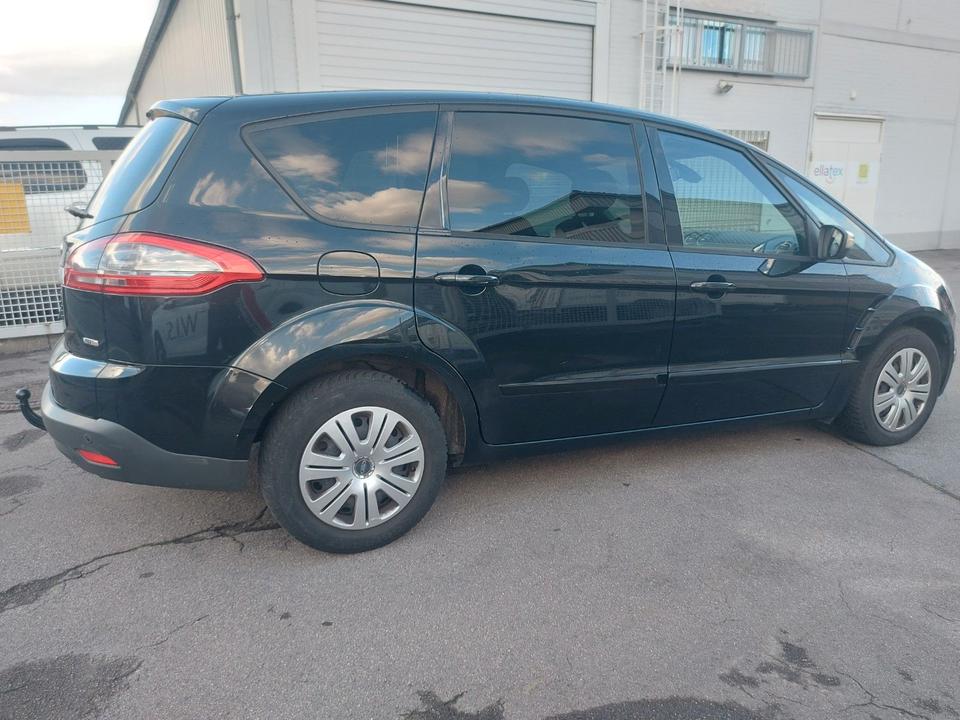 Ford S-Max 2010 — rear view
