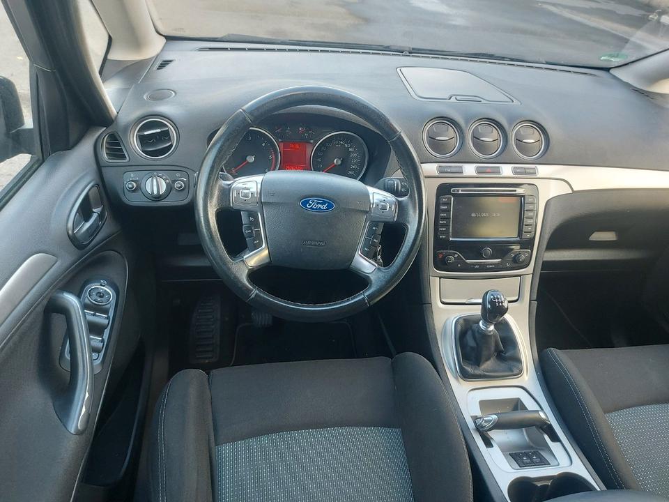 Ford S-Max 2010 — photo 9
