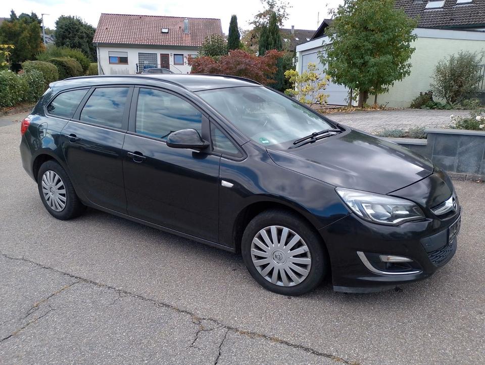 Opel Astra 2012 — rear view