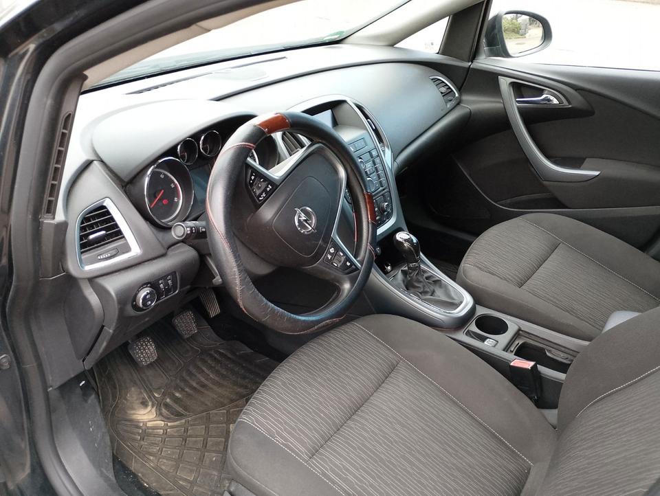Opel Astra 2012 — photo 5