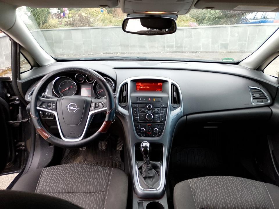 Opel Astra 2012 — photo 6