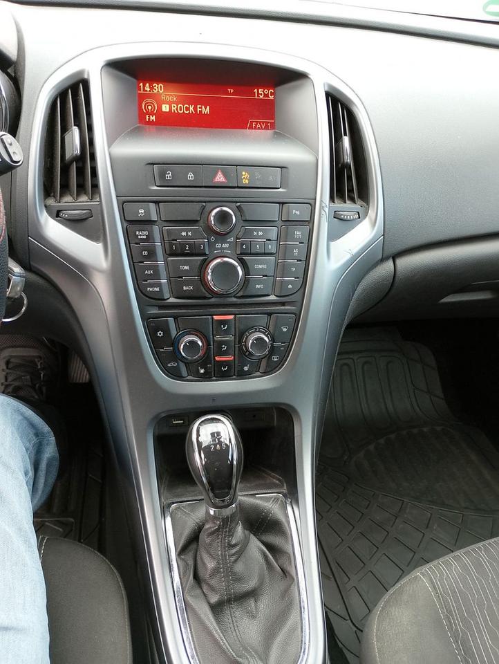 Opel Astra 2012 — photo 7