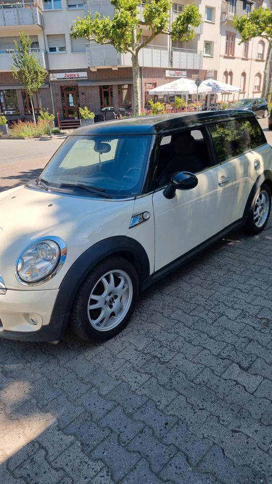 Mini Cooper S Clubman 2009 — rear view