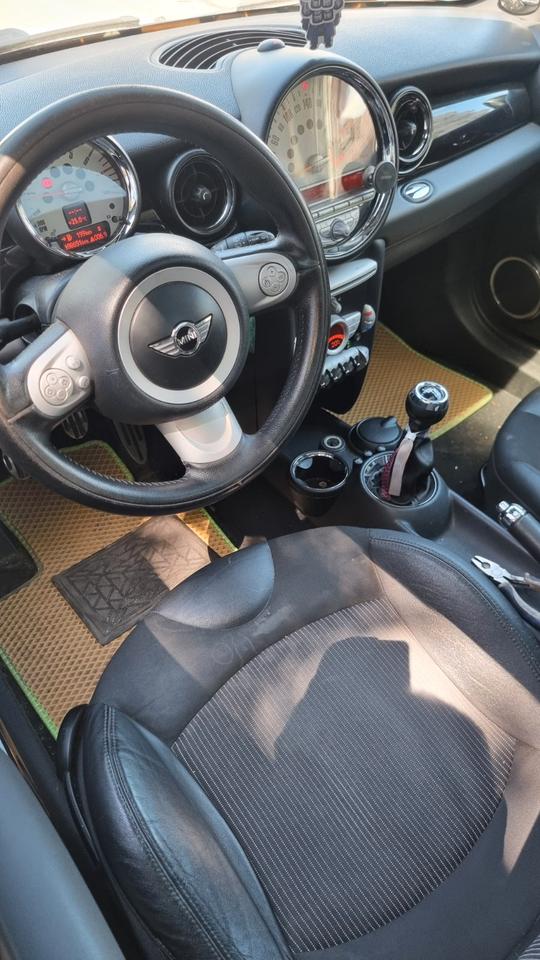 Mini Cooper S Clubman 2009 — interior