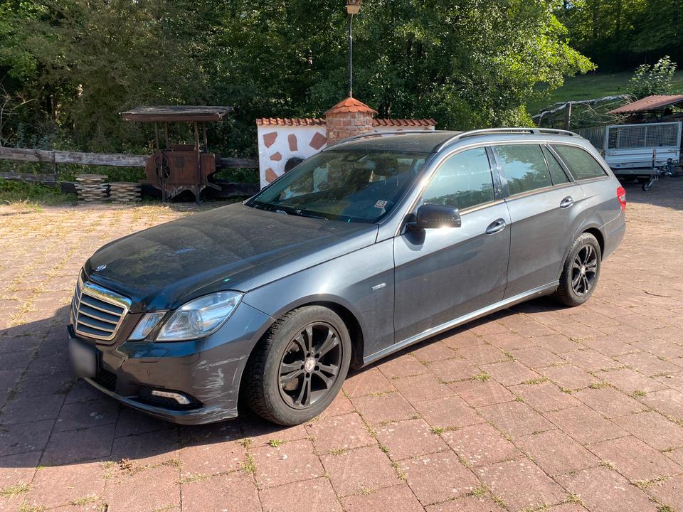 Mercedes Benz E 250 2010 — interior
