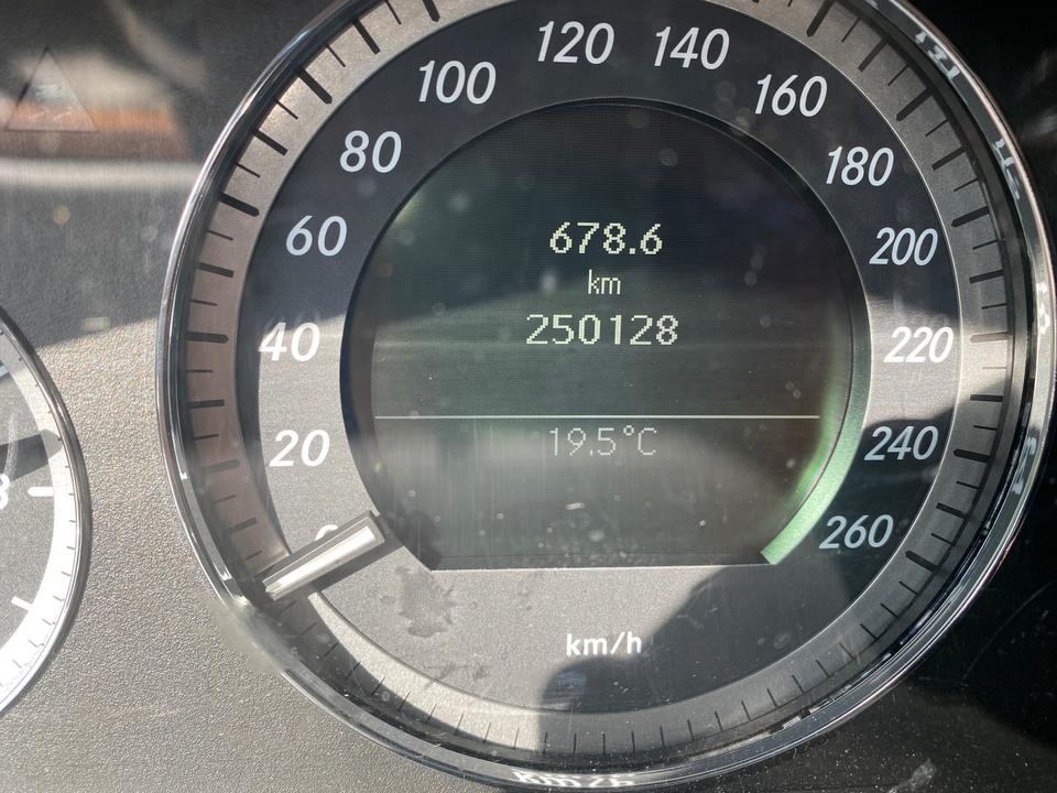 Mercedes Benz E 250 2010 — photo 8