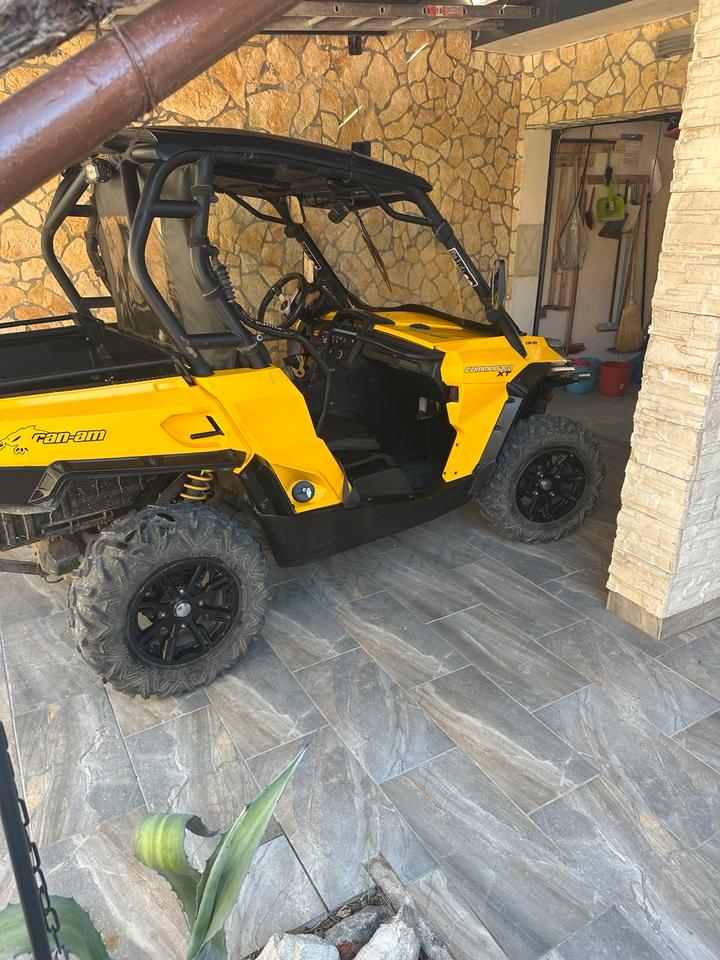 Weitere Motorräder UTV Commander Can am 2011 — interior