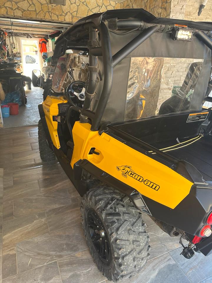 Weitere Motorräder UTV Commander Can am 2011 — photo 7