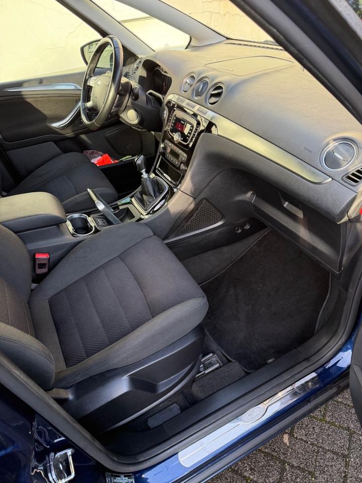 Ford S-Max 2013 — photo 10
