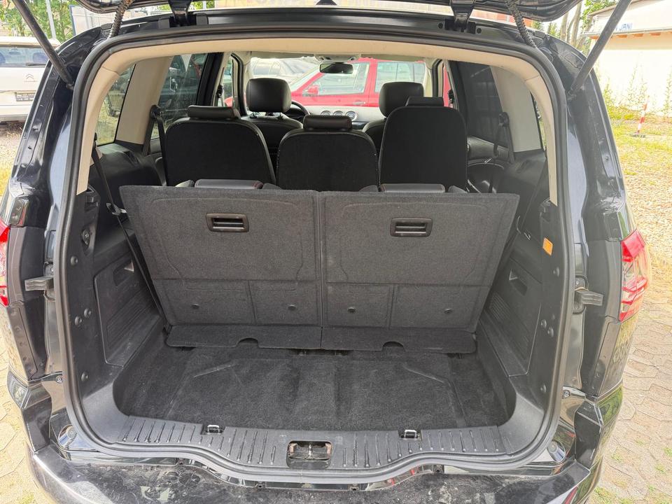Ford S-Max 2013 — photo 17