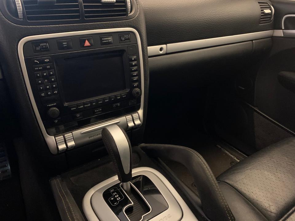 Porsche Cayenne 2004 — photo 11