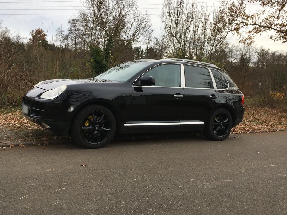 Porsche Cayenne 2004 — rear view