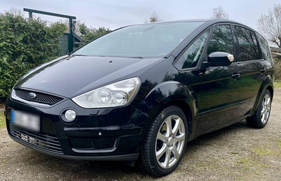 Ford S-Max 2007 — вигляд ззаду