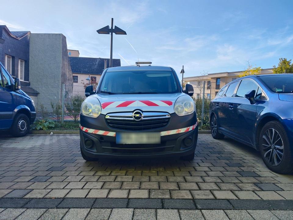 Opel Combo 2012 — rear view