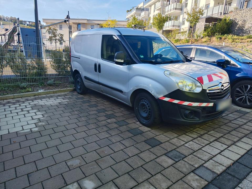 Opel Combo 2012 — engine