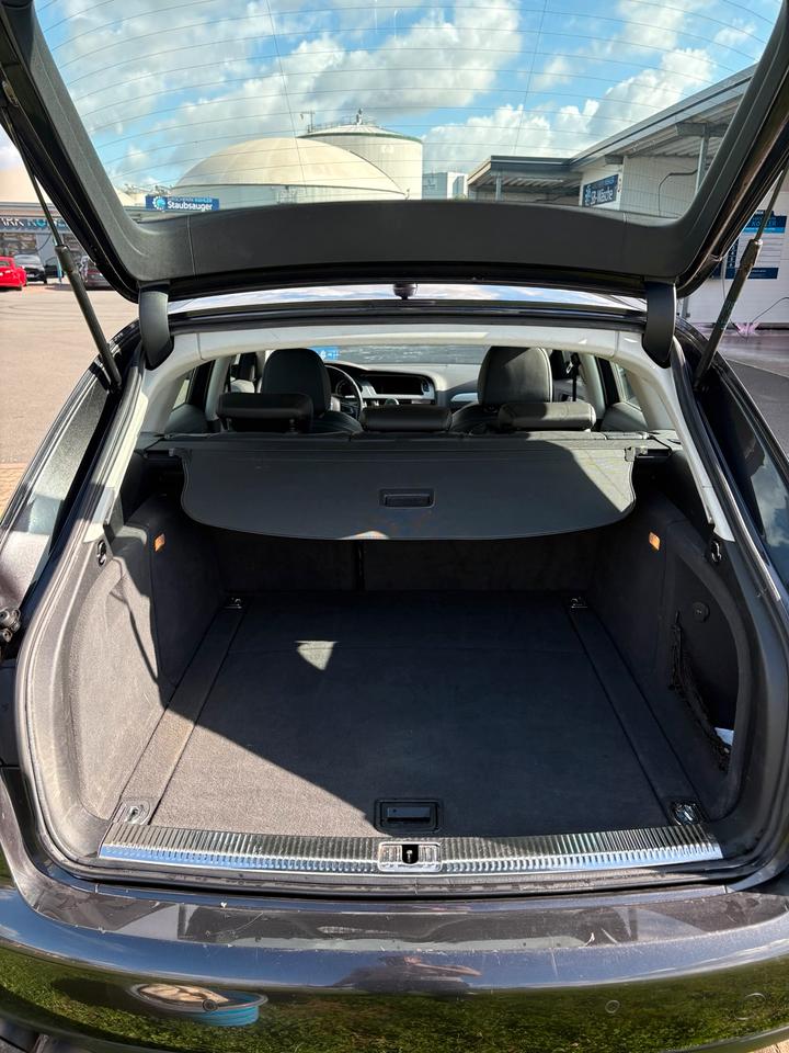 Audi A4 2010 — photo 11