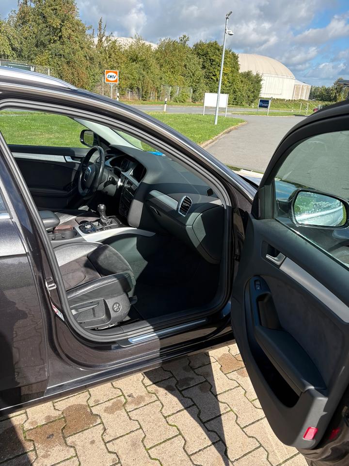 Audi A4 2010 — photo 13