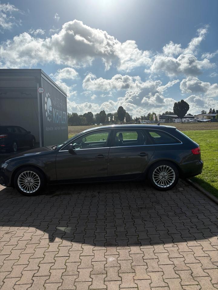 Audi A4 2010 — photo 8