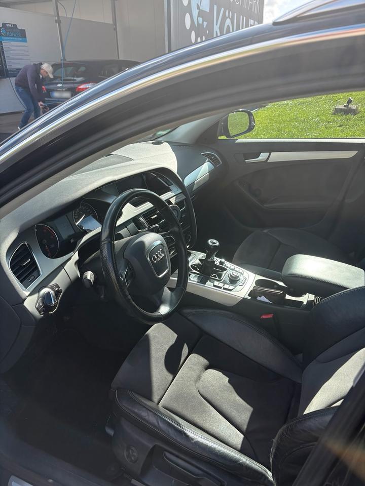 Audi A4 2010 — photo 9