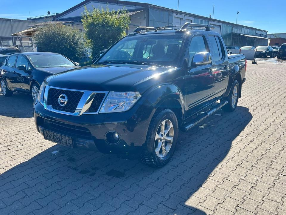 Nissan Navara 2011 — interior
