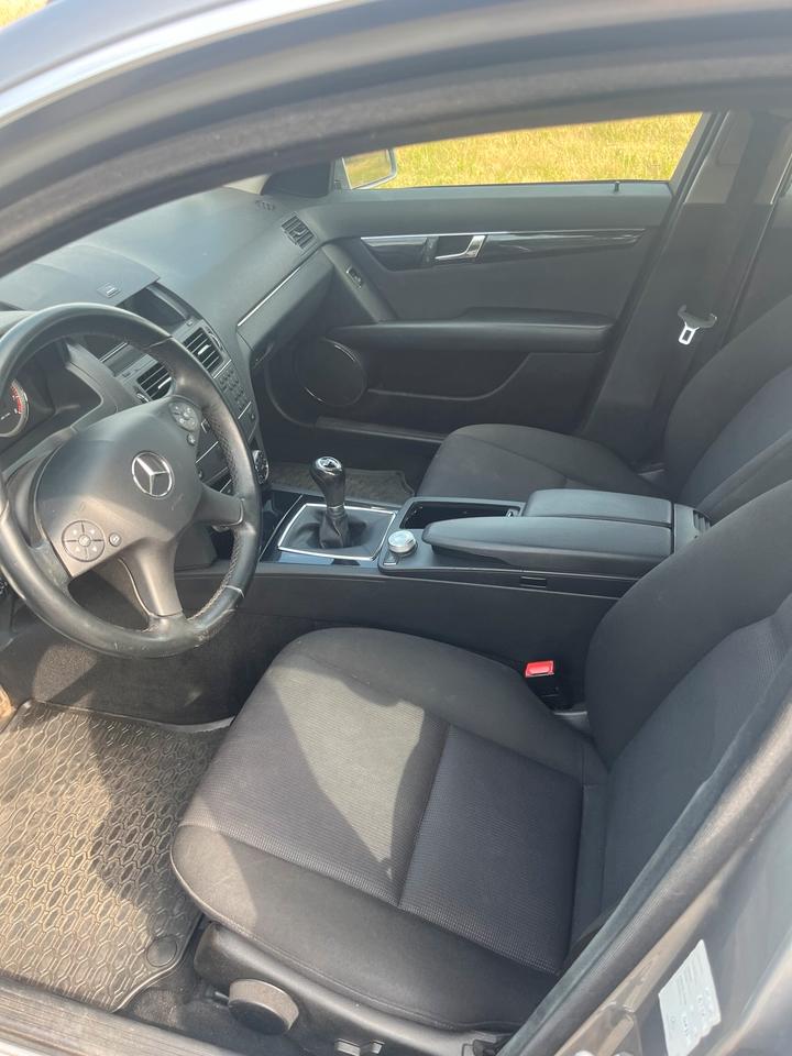 Mercedes Benz C 180 2010 — photo 9