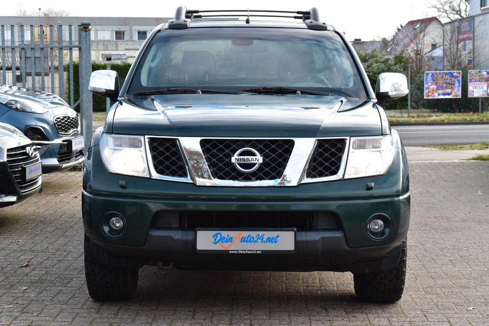 Nissan Navara 2007 — rear view