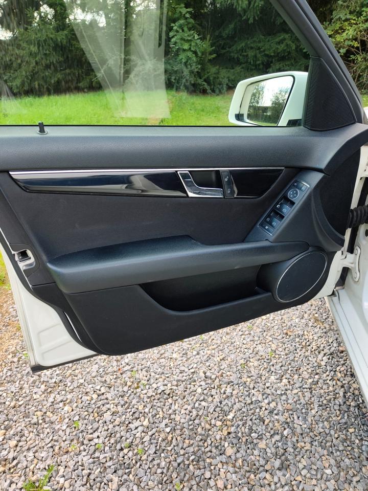 Mercedes Benz C 220 2010 — photo 11