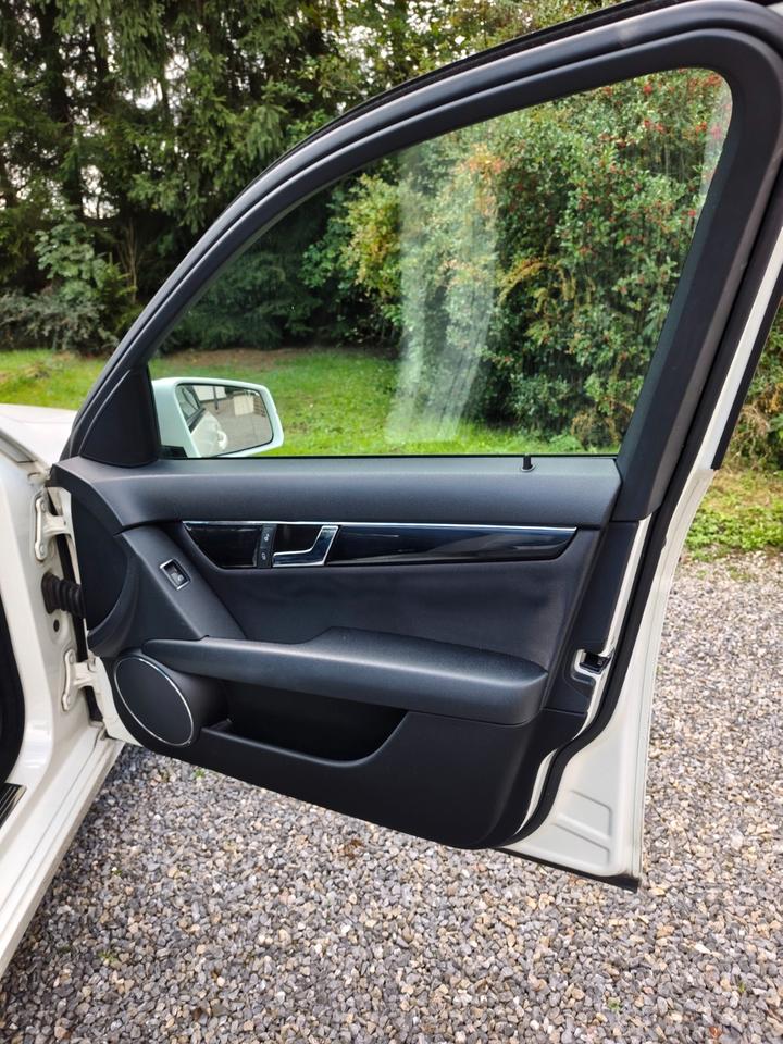 Mercedes Benz C 220 2010 — photo 12