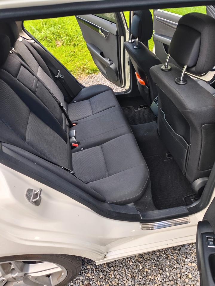 Mercedes Benz C 220 2010 — photo 8