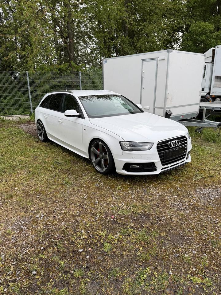 Audi A4 2013 — салон