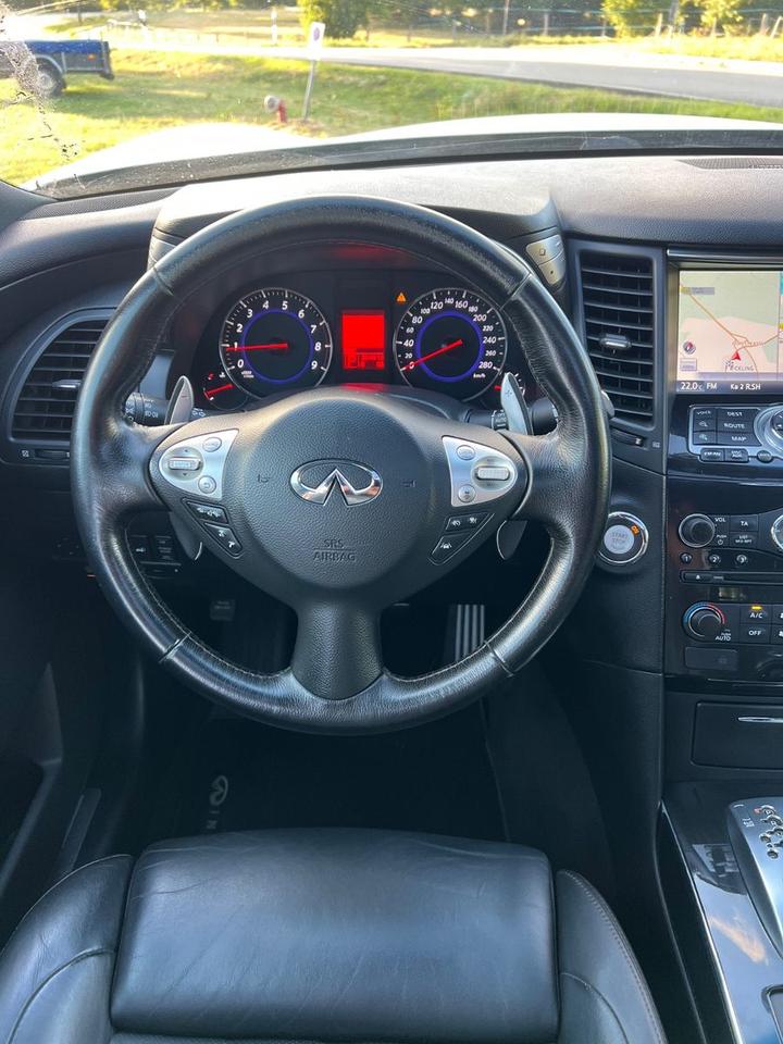 Infiniti FX 2011 — photo 11