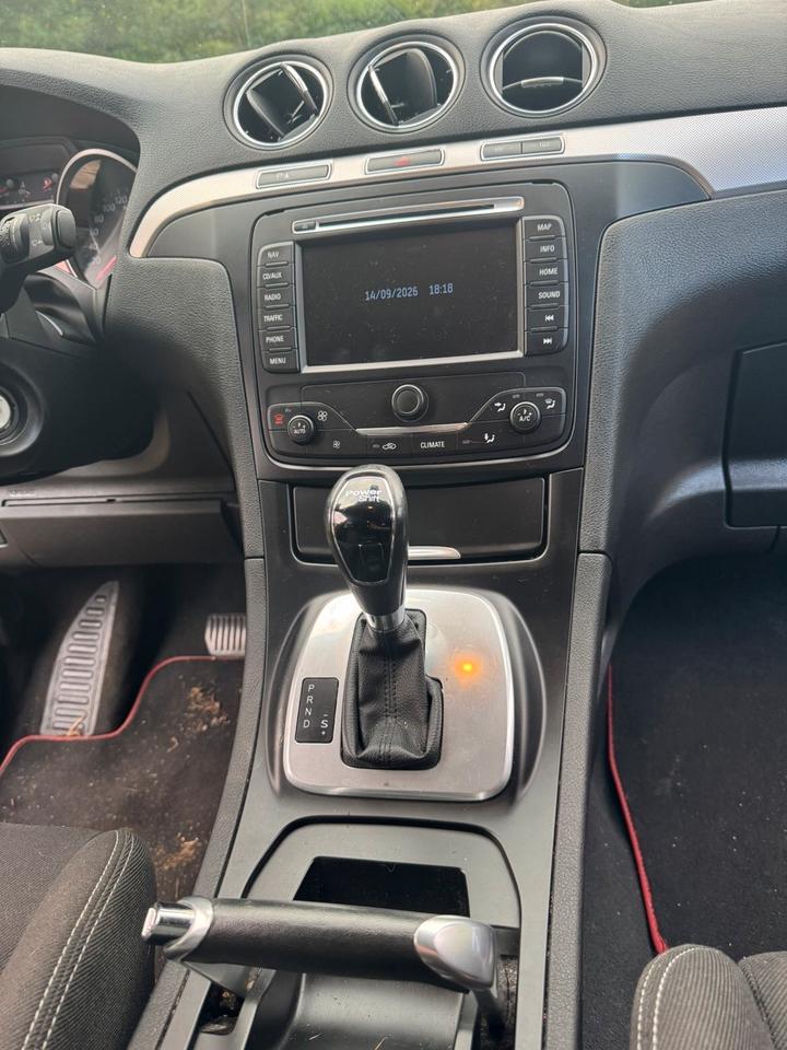 Ford S-Max 2014 — interior