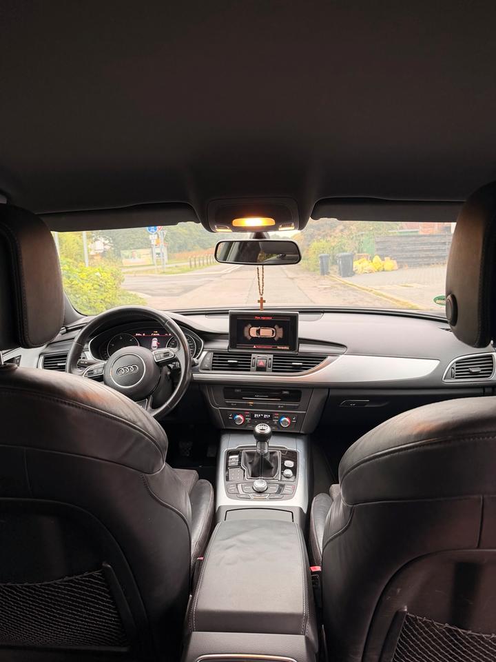 Audi A6 2011 — салон