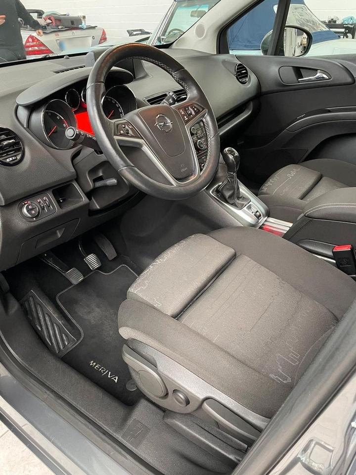 Opel Meriva 2014 — interior