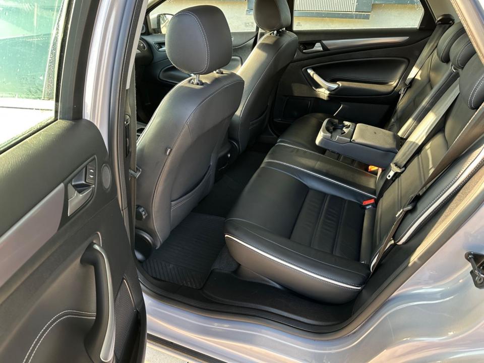 Ford Mondeo 2011 — photo 12