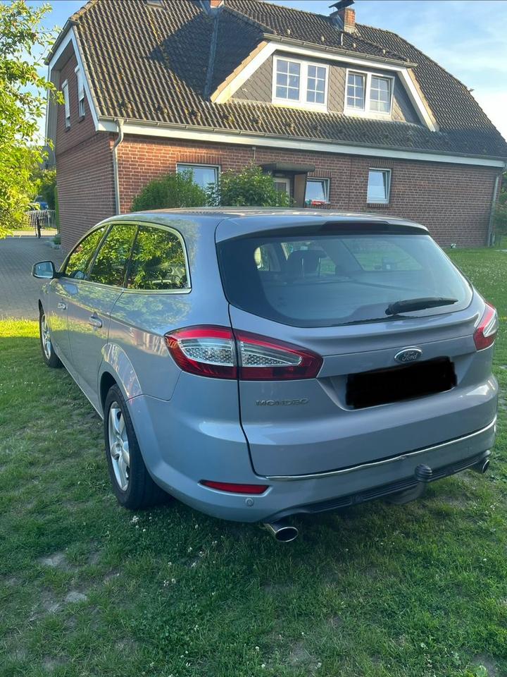 Ford Mondeo 2011 — interior