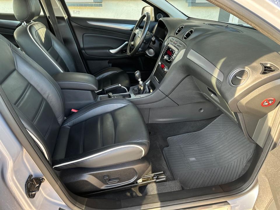Ford Mondeo 2011 — photo 9