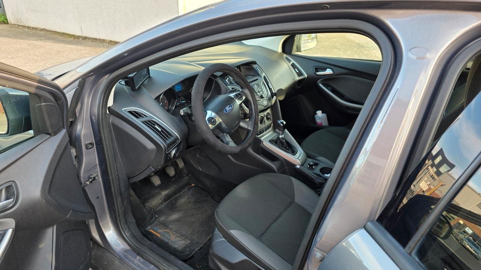 Ford Focus 2011 — photo 11