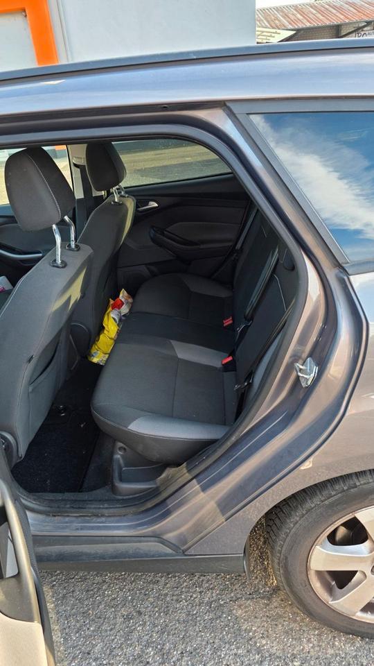 Ford Focus 2011 — photo 12
