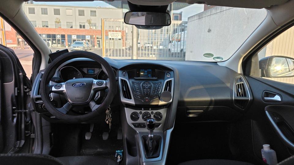 Ford Focus 2011 — photo 13