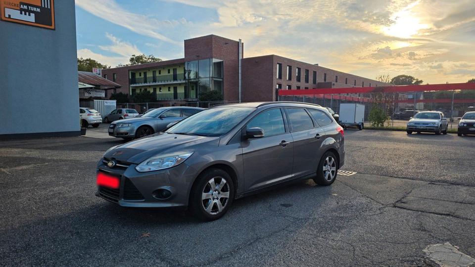 Ford Focus 2011 — photo 8