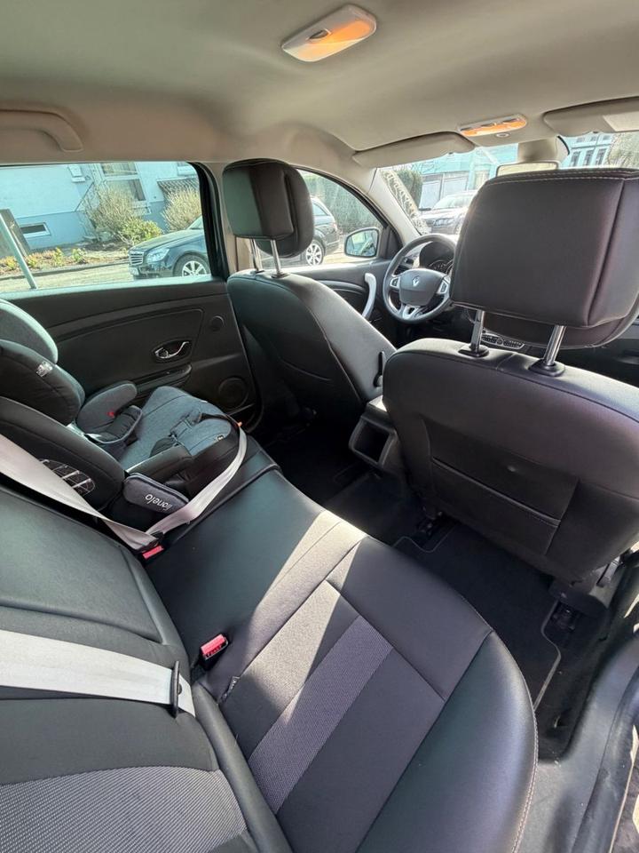 Renault Megane 2012 — photo 11