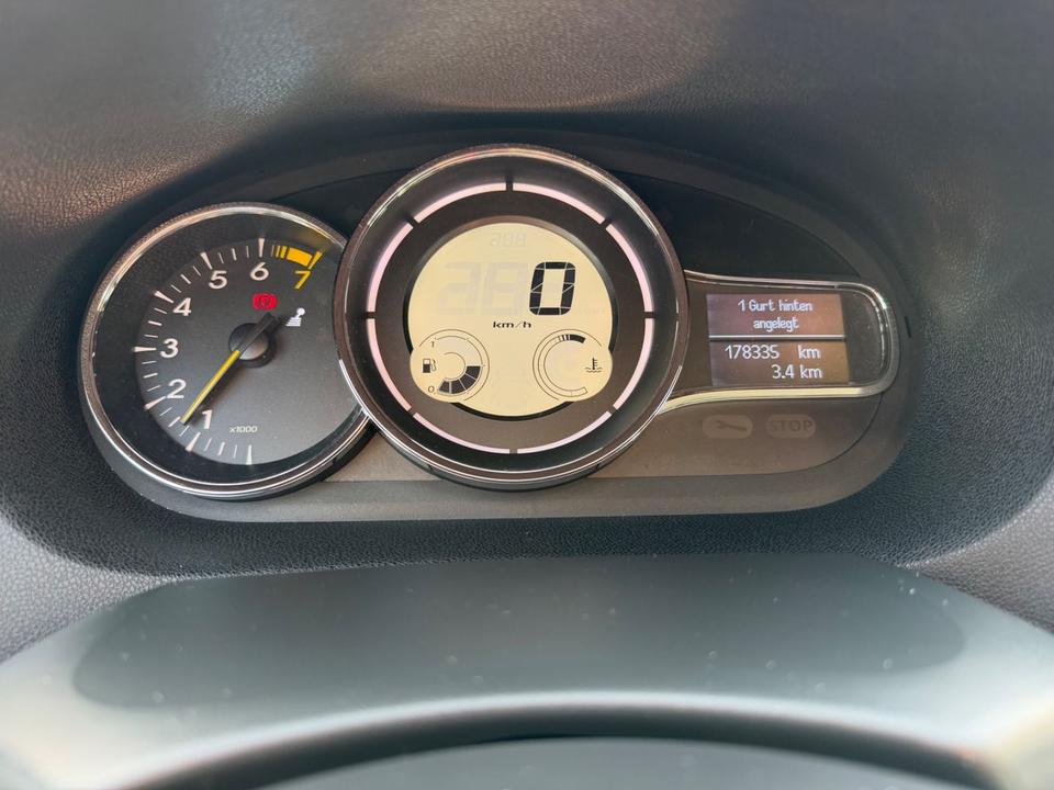 Renault Megane 2012 — photo 14