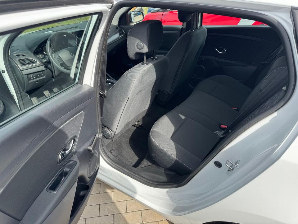 Renault Megane 2015 — photo 11