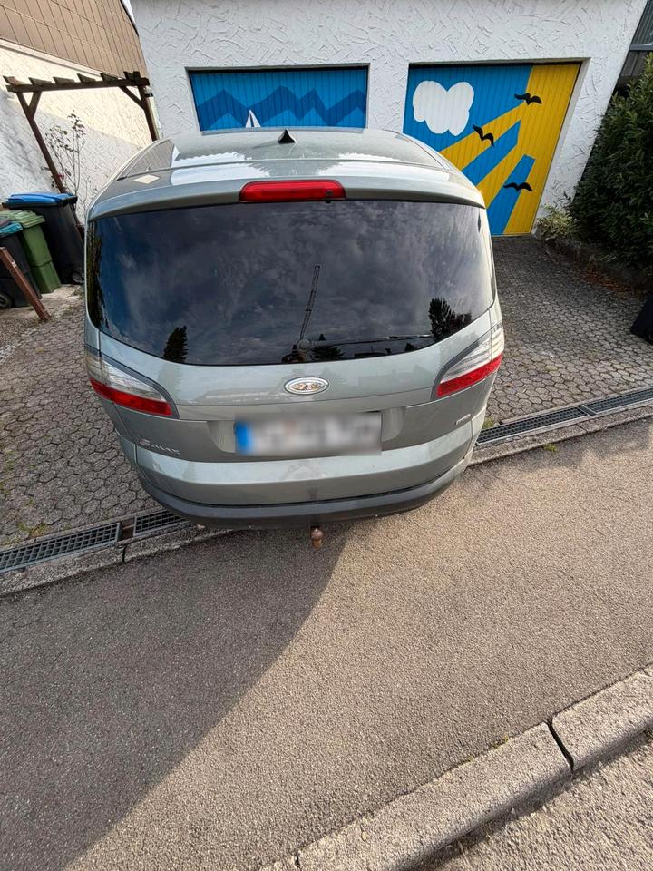 Ford C-Max 2009 — вигляд ззаду