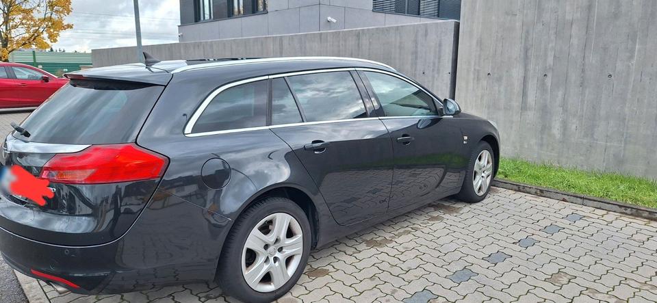 Opel Insignia 2012 — rear view
