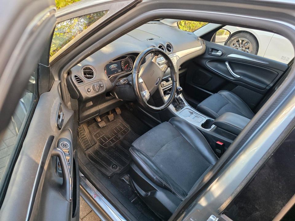 Ford S-Max 2009 — photo 11