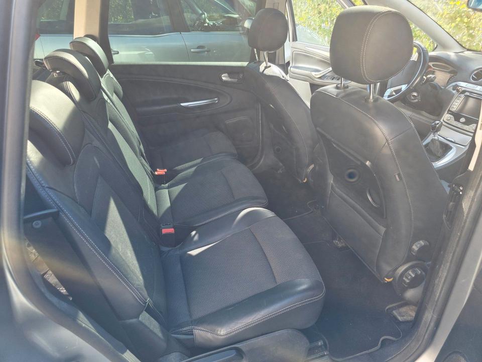 Ford S-Max 2009 — photo 14